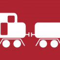 Weißer Zug mit Tankwagen auf rotem Hintergrund.